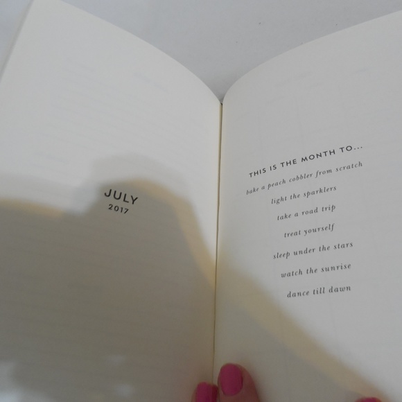 Gold and Beige Kate Spade Agenda - Picture 10 of 11